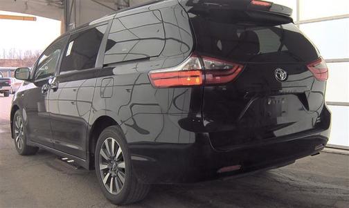 2020 Toyota Sienna LE