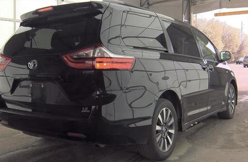 2020 Toyota Sienna LE