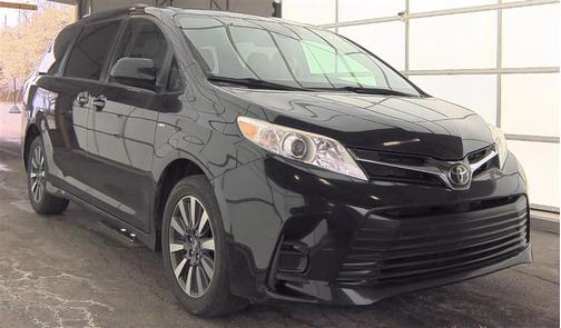 2020 Toyota Sienna LE