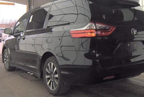 2020 Toyota Sienna LE