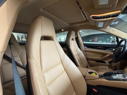 2016 Porsche Panamera 4