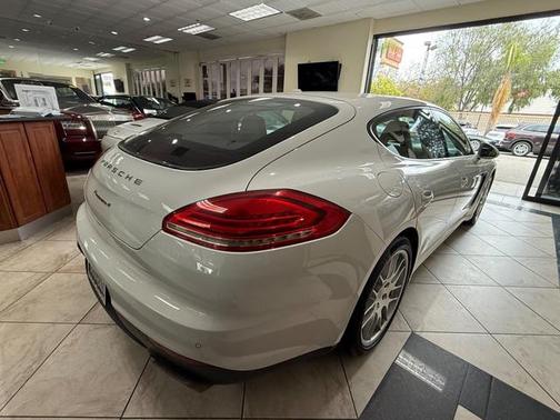 2016 Porsche Panamera 4
