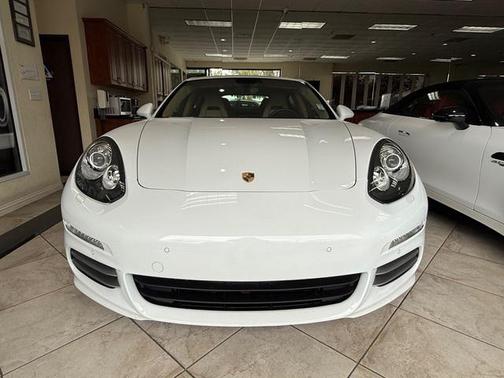 2016 Porsche Panamera 4