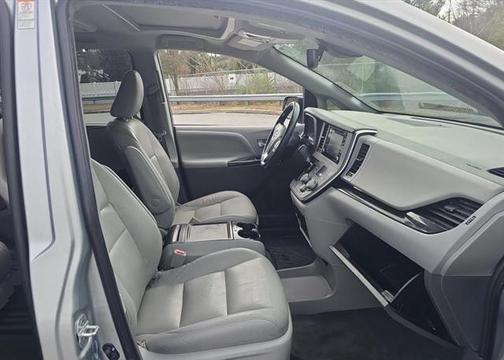 2019 Toyota Sienna Limited Premium