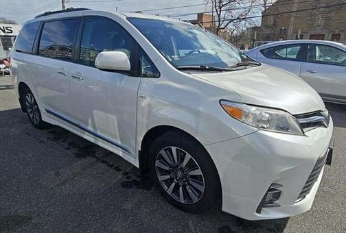 2018 Toyota Sienna XLE