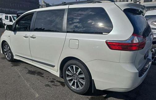 2018 Toyota Sienna XLE