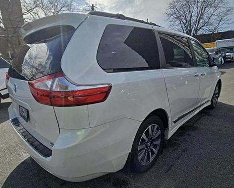 2018 Toyota Sienna XLE