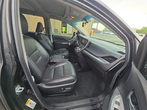 2017 Toyota Sienna SE Premium