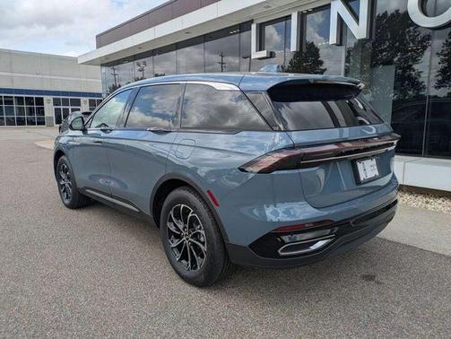 Whisper Blue Metallic Clearcoat 2026 Lincoln Nautilus Premiere