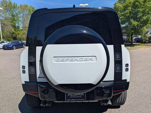 Fuji White 2026 Land Rover Defender P500 X-Dynamic SE