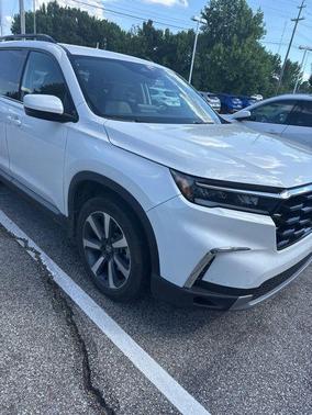 Platinum White Pearl 2025 Honda Pilot Touring 8-Passenger