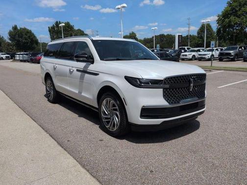 Pristine White Metallic Tri-Coat 2026 Lincoln Navigator Reserve