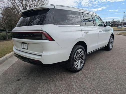 Star White Metallic Tri-Coat 2026 Lincoln Navigator Reserve
