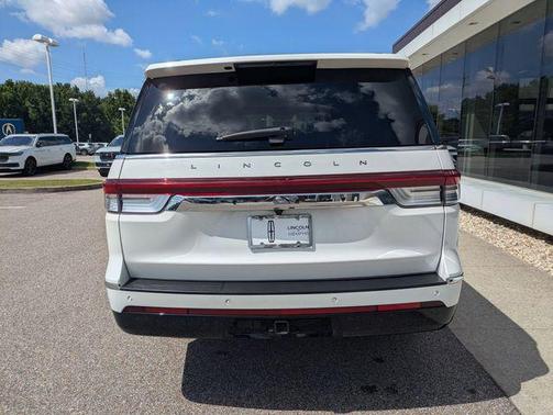 Pristine White Metallic Tri-Coat 2023 Lincoln Navigator Reserve