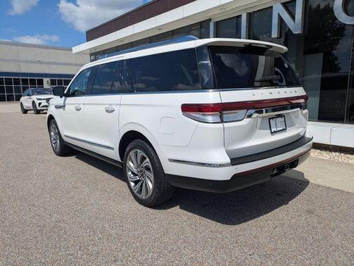 Pristine White Metallic Tri-Coat 2023 Lincoln Navigator Reserve