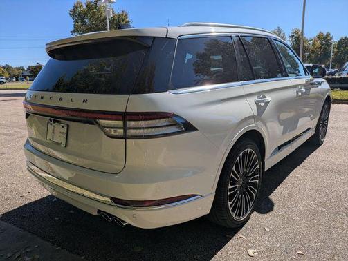 Pristine White Metallic Tri-Coat 2025 Lincoln Aviator Black Label AWD