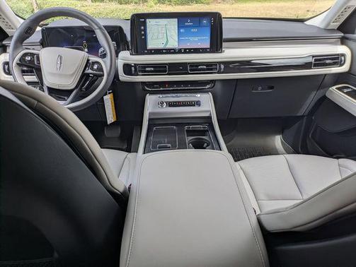 Infinite Black Metallic Clearcoat 2026 Lincoln Aviator Premiere