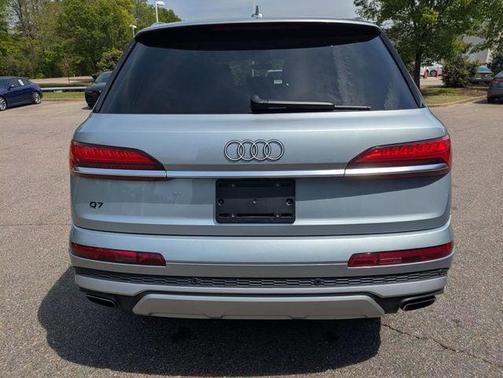 Satellite Silver Metallic 2025 Audi Q7 55 Premium Plus
