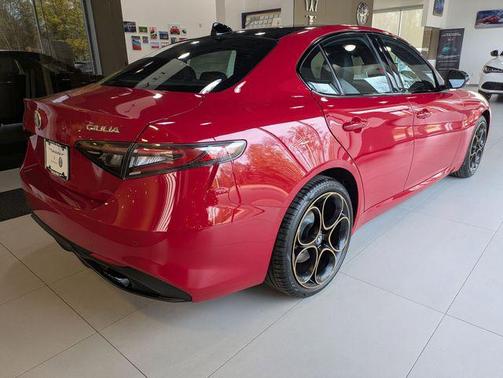 Alfa Rosso 2025 Alfa Romeo Giulia Intensa AWD