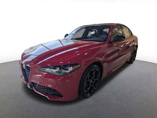 Alfa Rosso 2025 Alfa Romeo Giulia Intensa AWD
