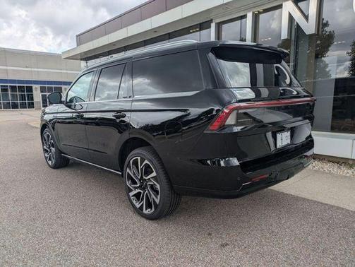 Infinite Black Metallic Clearcoat 2026 Lincoln Navigator Reserve