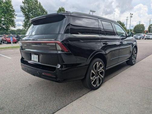Infinite Black Metallic Clearcoat 2026 Lincoln Navigator Reserve