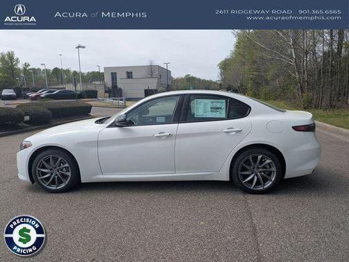 Milano White 2025 Alfa Romeo Giulia AWD