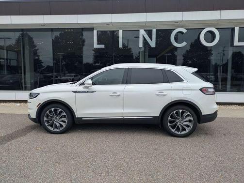 Pristine White Metallic Tri-Coat 2023 Lincoln Nautilus Reserve