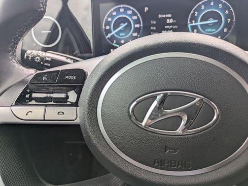 Scarlet Red Pearl 2022 Hyundai ELANTRA Limited