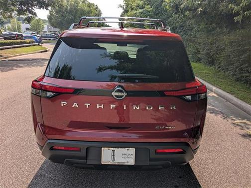 2023 Nissan Pathfinder SV