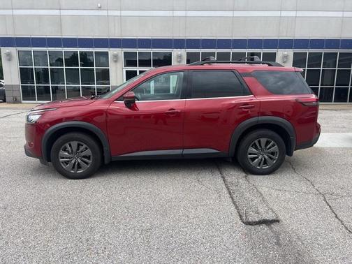 2023 Nissan Pathfinder SV