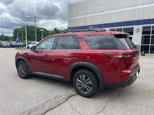 2023 Nissan Pathfinder SV