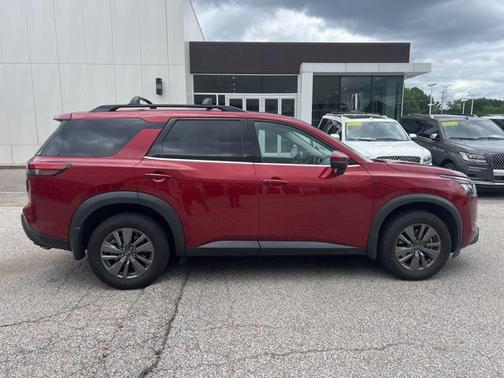 2023 Nissan Pathfinder SV
