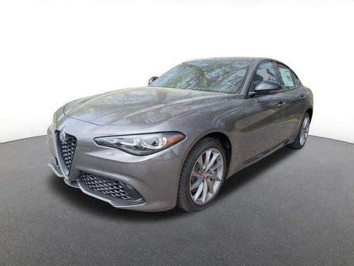 Vesuvio Gray Metallic 2025 Alfa Romeo Giulia AWD