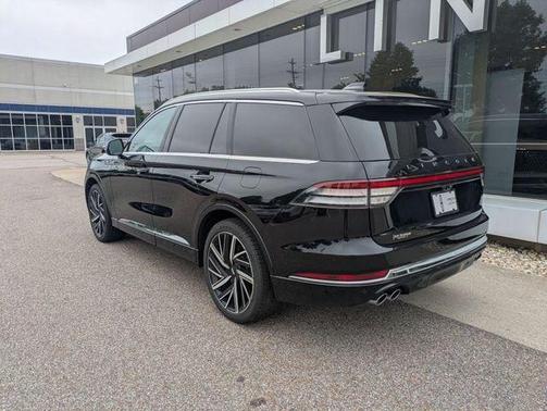 Infinite Black Metallic Clearcoat 2025 Lincoln Aviator Black Label AWD