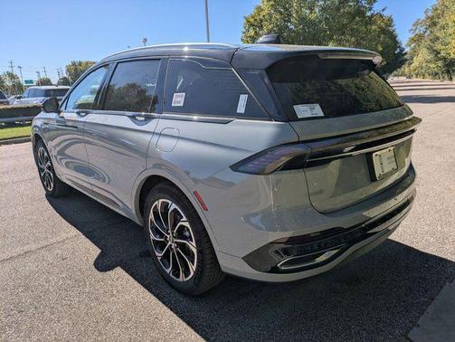 Gray Matter Metallic Clearcoat 2026 Lincoln Nautilus Reserve