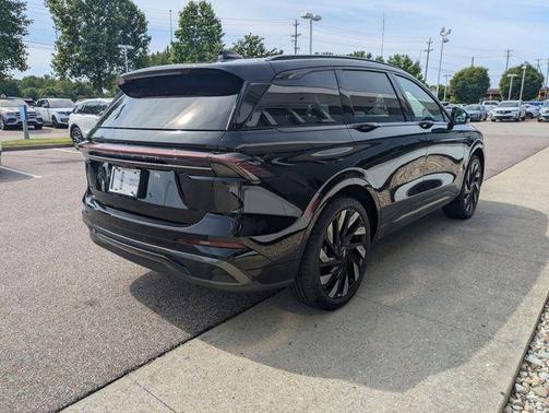 Infinite Black Metallic Clearcoat 2026 Lincoln Nautilus Reserve