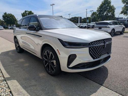 White Platinum Metallic Tri-Coat 2026 Lincoln Nautilus Reserve