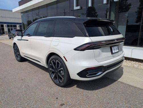 White Platinum Metallic Tri-Coat 2026 Lincoln Nautilus Reserve