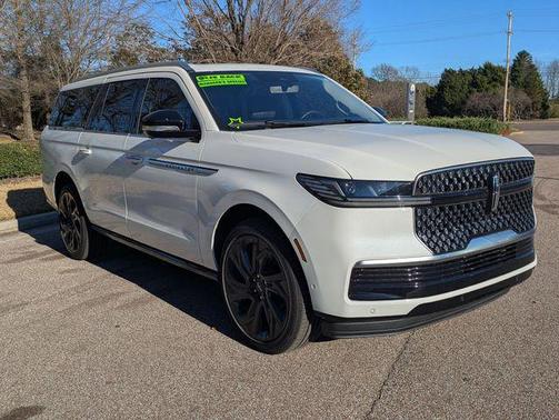 Pristine White Metallic Tri-Coat 2025 Lincoln Navigator Reserve