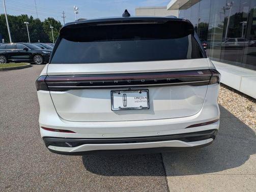 White Platinum Metallic Tri-Coat 2026 Lincoln Nautilus Reserve