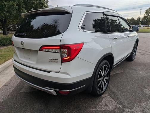 2022 Honda Pilot Touring 8-Passenger