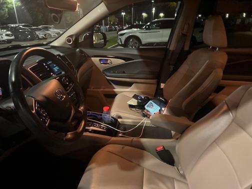 2022 Honda Pilot Touring 8-Passenger
