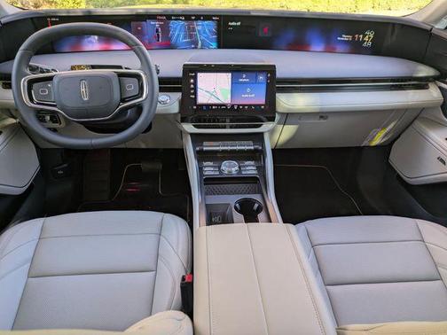 Radiance Metallic 2026 Lincoln Nautilus Premiere