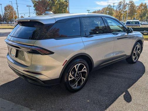 Radiance Metallic 2026 Lincoln Nautilus Premiere