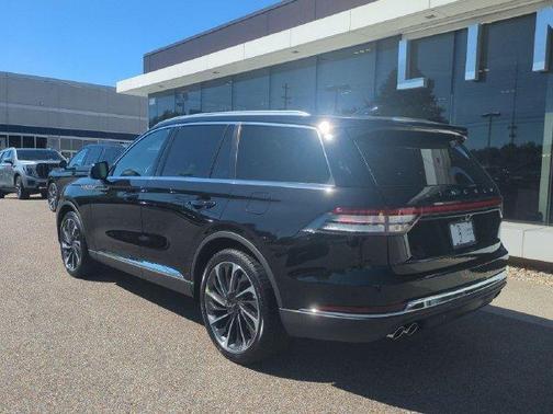Infinite Black Metallic Clearcoat 2027 Lincoln Aviator Reserve AWD