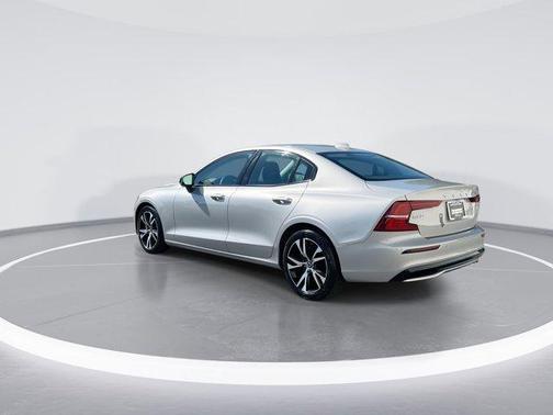 2024 Volvo S60 B5 Core Dark Theme