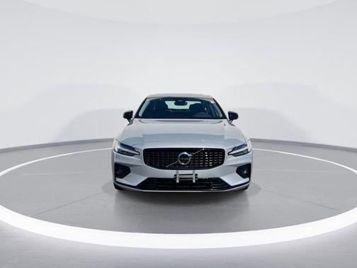 2024 Volvo S60 B5 Core Dark Theme