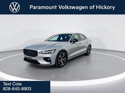 2024 Volvo S60 B5 Core Dark Theme