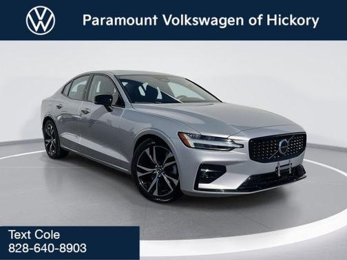 2024 Volvo S60 B5 Core Dark Theme